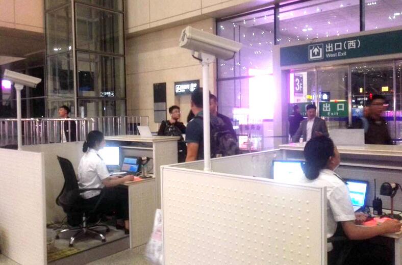 沒(méi)有身份證寸步難行 坐高鐵即將進(jìn)入“刷臉”時(shí)代! 沒(méi)有身份證寸步難行 坐高鐵即將進(jìn)入“刷臉”時(shí)代!