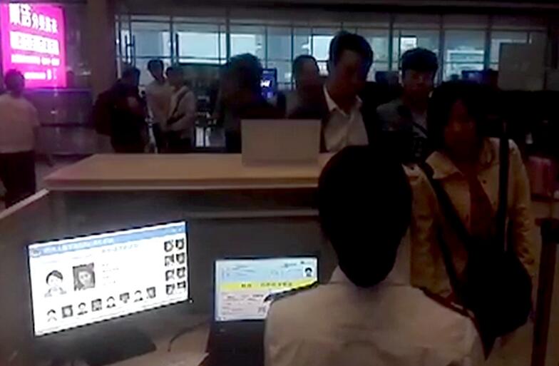 沒(méi)有身份證寸步難行 坐高鐵即將進(jìn)入“刷臉”時(shí)代! 沒(méi)有身份證寸步難行 坐高鐵即將進(jìn)入“刷臉”時(shí)代!