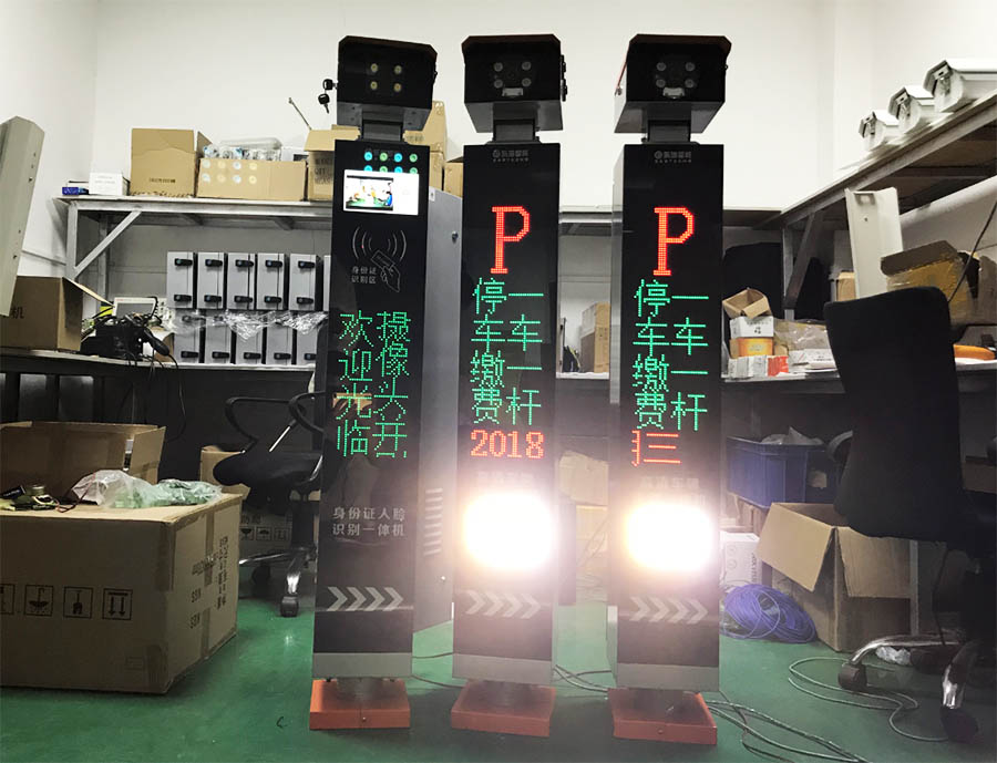 東信人證車人臉車牌識別通道管理系統實物拍攝